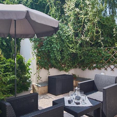 Nice Home To Stay At Prague Close To Castle With Terrace And Garden エクステリア 写真