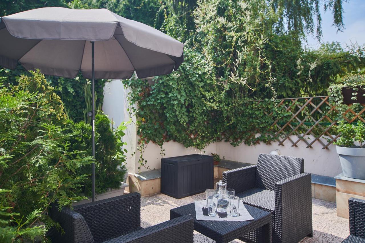 Nice Home To Stay At Prague Close To Castle With Terrace And Garden エクステリア 写真