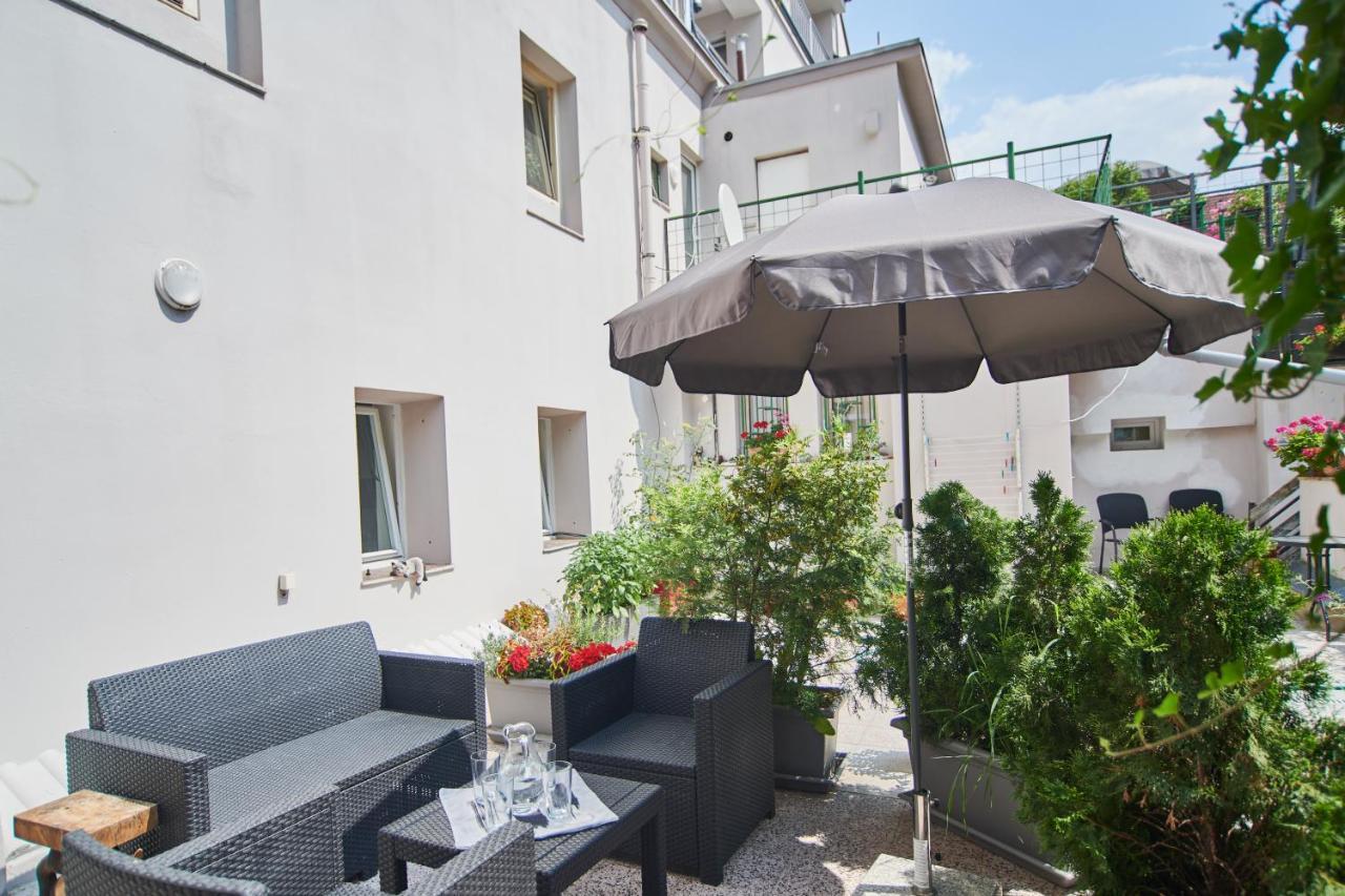 Nice Home To Stay At Prague Close To Castle With Terrace And Garden エクステリア 写真