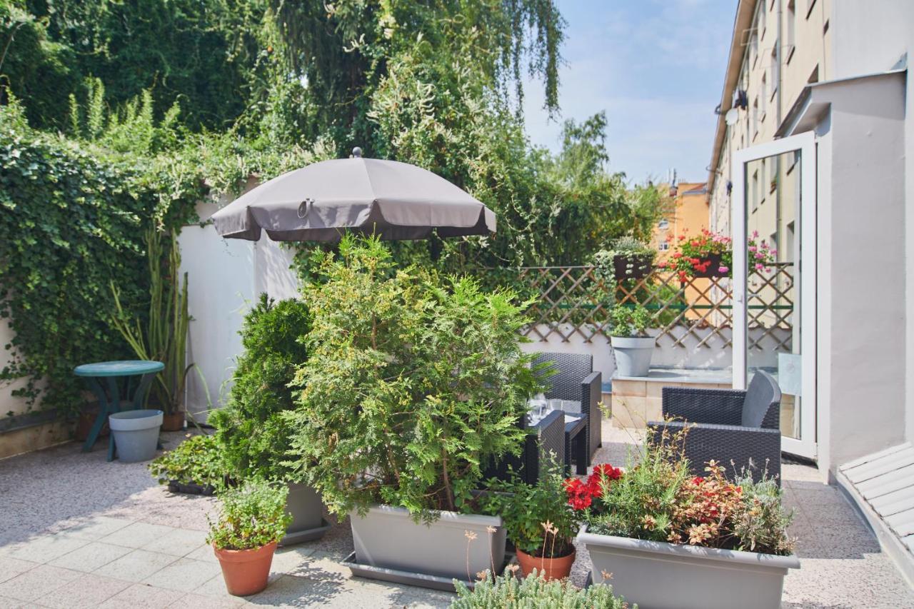 Nice Home To Stay At Prague Close To Castle With Terrace And Garden エクステリア 写真