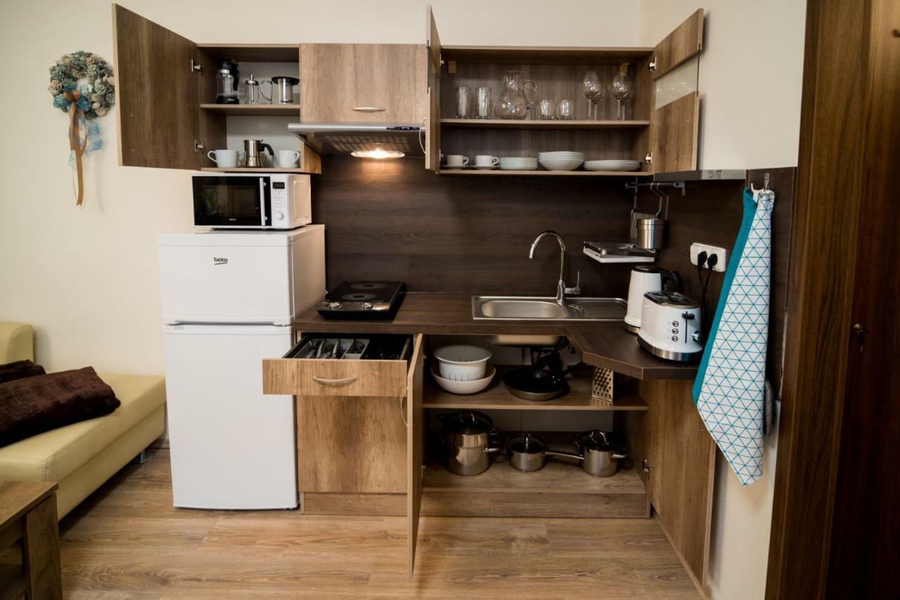 Nice Home To Stay At Prague Close To Castle With Terrace And Garden エクステリア 写真